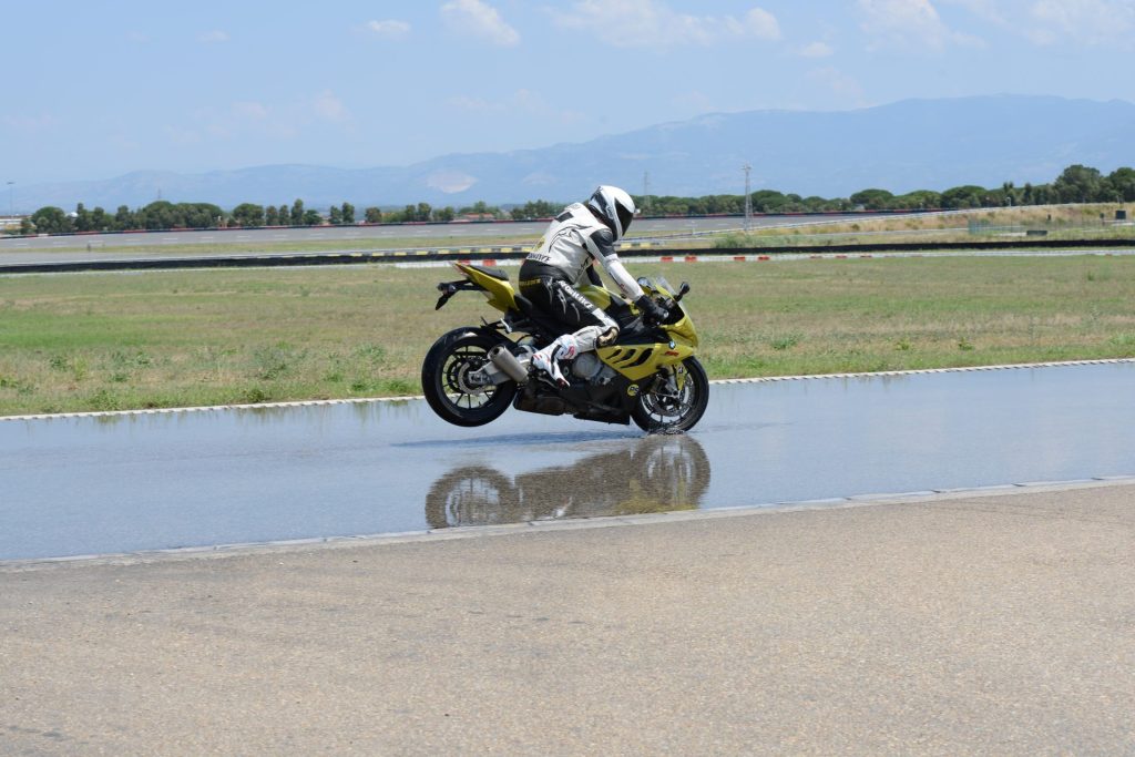 Motorrad auf Rennstrecke