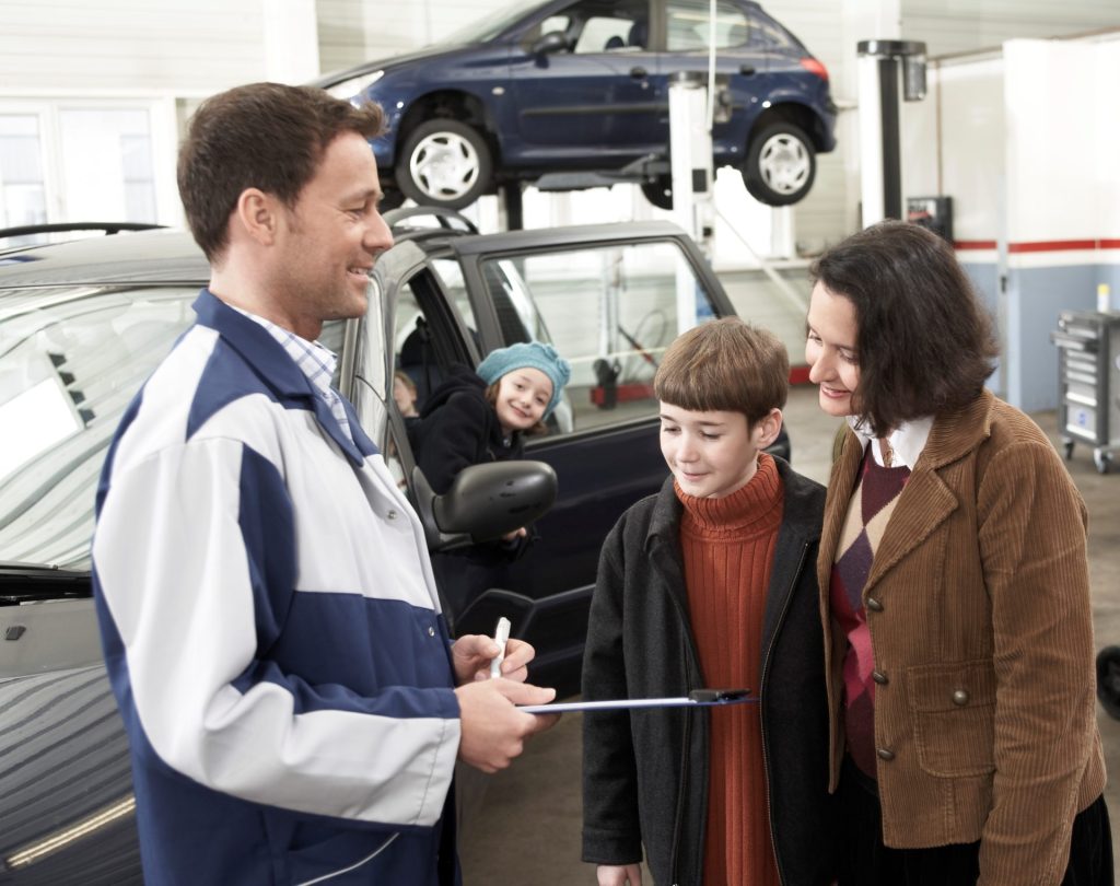 Mit dem "Auto in die dunkle Jahreszeit", ist im Herbst ein wichtiges Medienthema für Anzeigenkunden und lokalen Redaktionen.