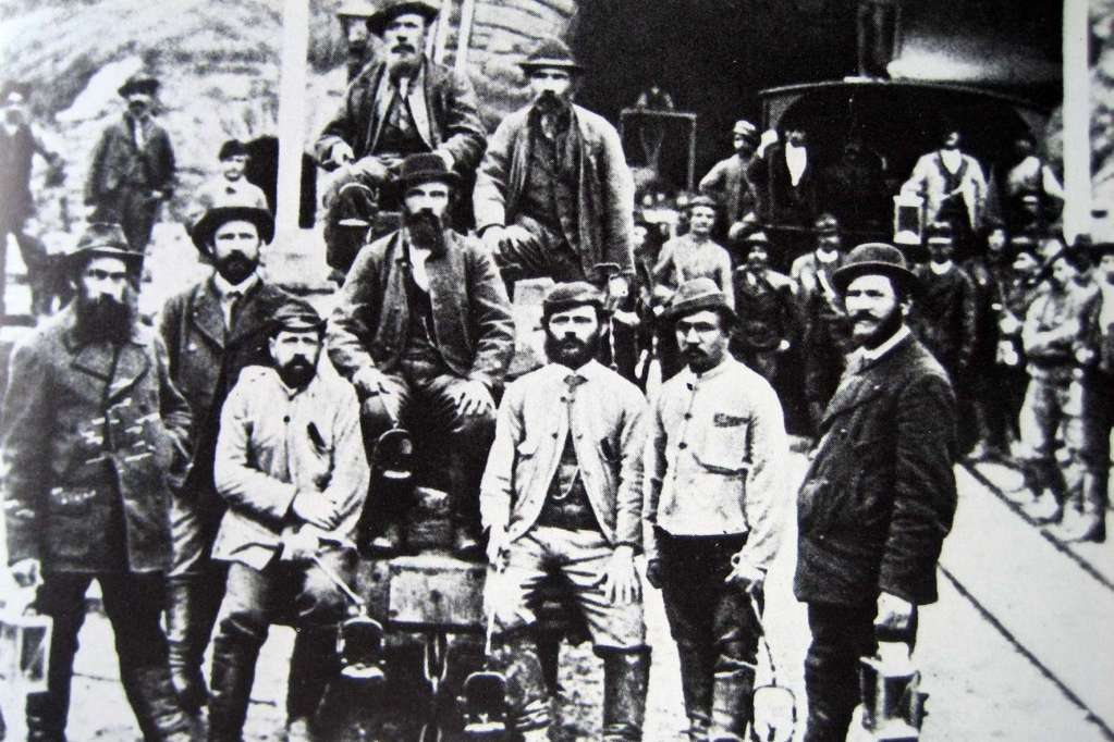 Zeitgeschichte und Historik