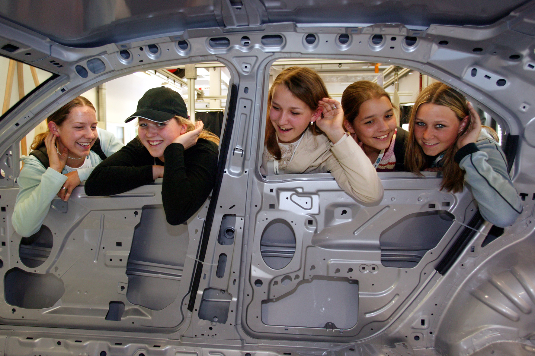 Mit Spaß und interessanten Aktion sollen Mädchen für technische Berufe in der Autobranche begeistert werden. © Ford / TRD mobil