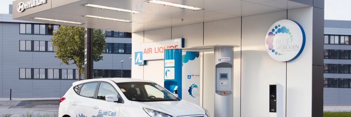 Ein Hyundai tankt Wasserstoff