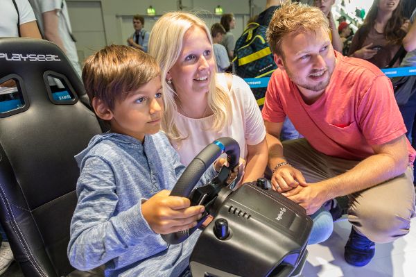 Besucher auf der Camescom © Koelnmesse m in Köln