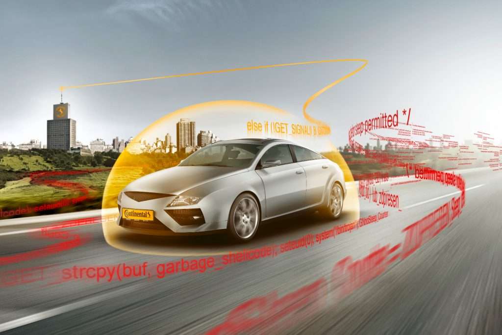 Auto mit Continental Schild fährt auf einer Landstraße in einer Blase.