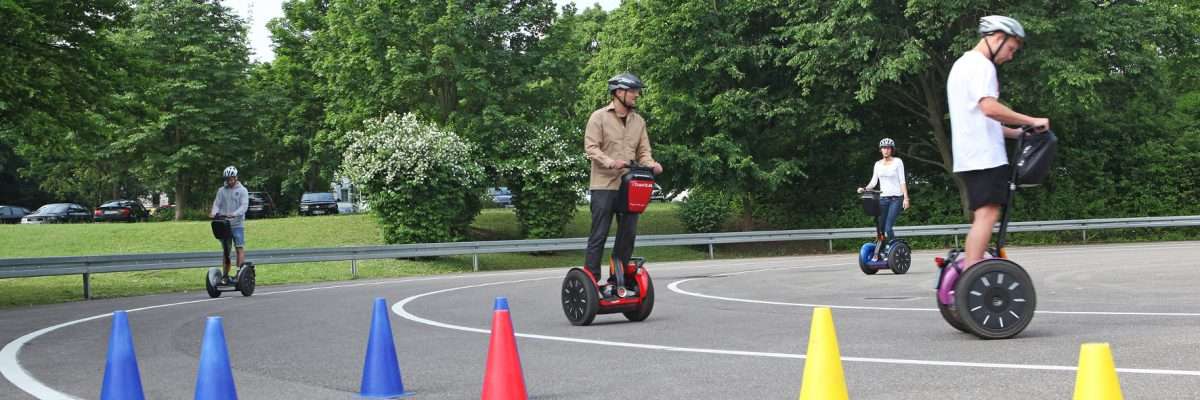 Die selbstbalancierenden zweirädrigen Gefährte können mit Zubehör zum Transport von Waren erweitert werden. © Hochschule Heilbronn / TRD Zweirad