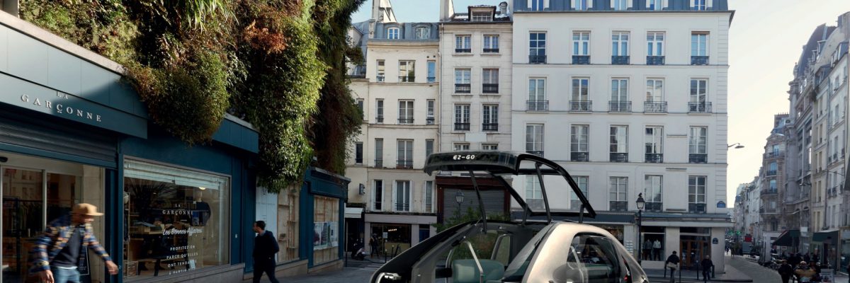 Eine weit öffnende Tür an der Stirnseite und eine Rampe erleichtern den Zugang zum Zukunfts-Taxi. © Renault /TRDmobil