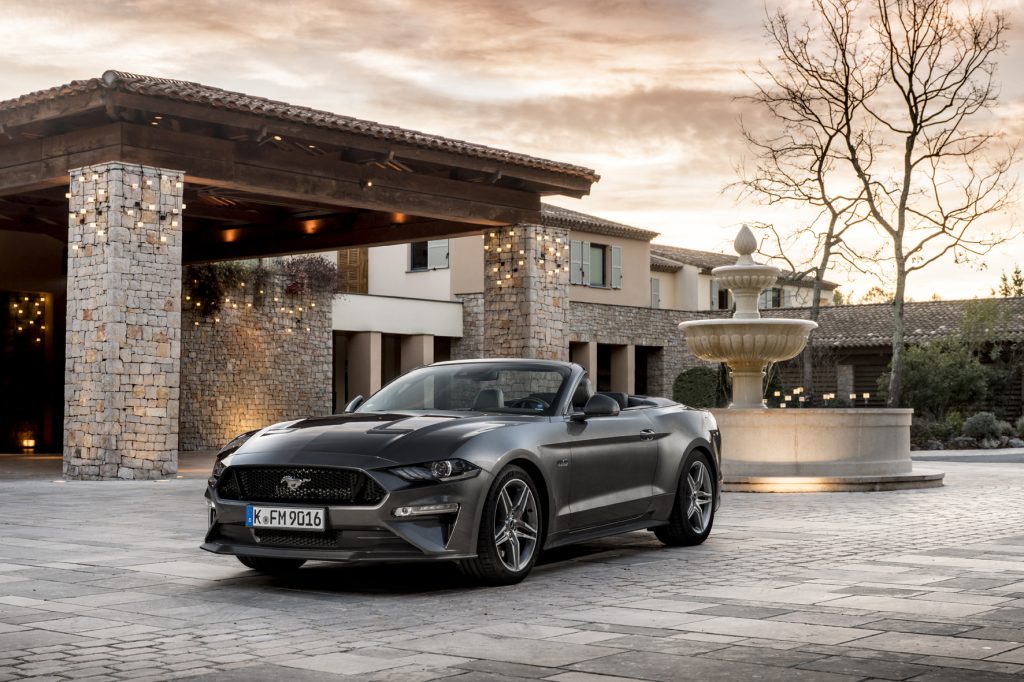 Der Ford Mustang GT mit versenkbarem Verdeck wirkt polarisierend. © Ford/TRDmobil
