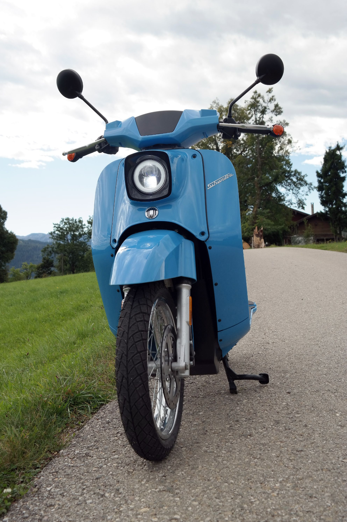 Diese Lackierung bezeichnet Hersteller Govecs als "Lichtblau". © Rudolf Huber/mid TRDmobil