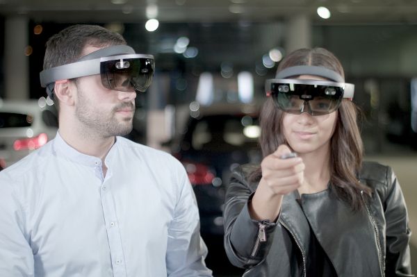 Augmented Reality bietet dem Einzelhandel eine Vielzahl an Möglichkeiten. Doch welches sind diejenigen, die der Kunde sich wünscht? © BMW Group/TRD Technik und Wirtschaft