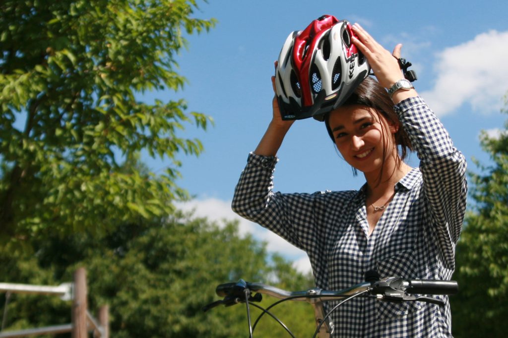 Grundsätzlich Helm auf - das gilt bei normalen Rädern ebenso wie bei Pedelecs. © ACE /TRDmobil