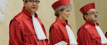 Richter verkünden Urteil