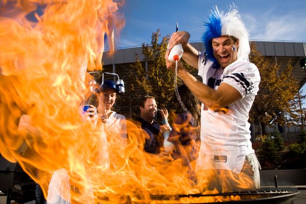 Fußball-Fan am Grill schießt übers Ziel hinaus