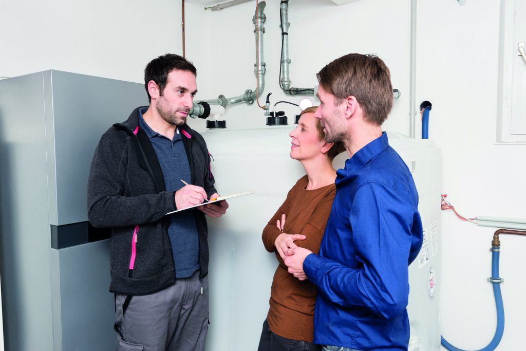 Überaus effizient arbeiten moderne Brennwertheizungen. Im Vergleich mit anderen Heizsystemen sind sie eine kostengünstige Modernisierungsmaßnahme Fotos: IWO/TRD Bauen und Wohnen