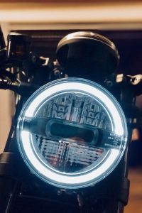 Motorradscheinwerfer von vorne