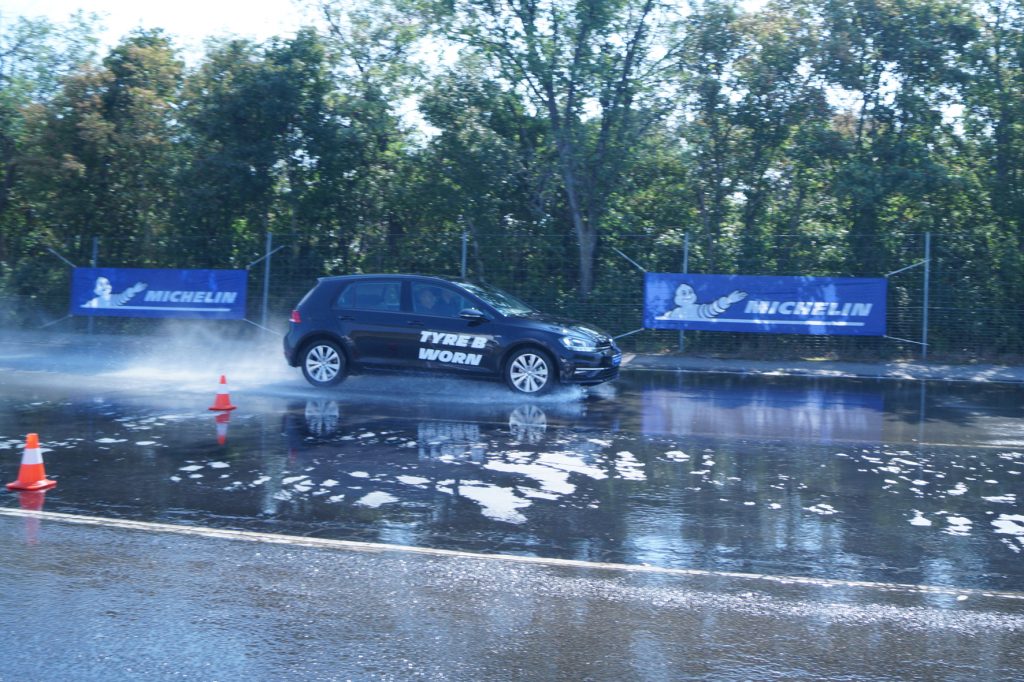 Normalerweise versuchen Unternehmen, möglichst viel von ihren Produkten zu verkaufen. Michelin geht einen anderen Weg, zum Wohle von Verbrauchern und Umwelt, wie das Unternehmen sagt. Die Franzosen wollen erreichen, dass Autofahrer ihre Reifen so lange benutzen, wie es erlaubt ist. © Mirko Stepan / mid/ TRDmobil