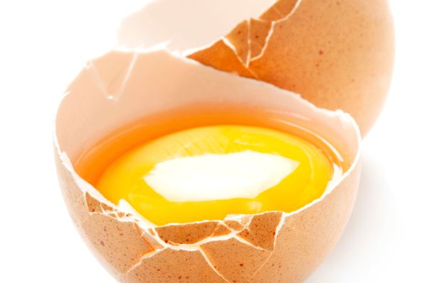 Ein aufgeschlagenes Ei.