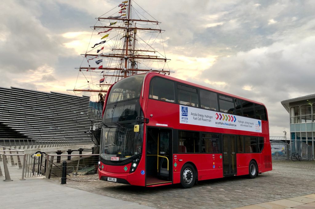 Very British: Doppeldecker passen zum Bild von Großbritannien. Jetzt fahren die roten Busse sogar mit Wasserstoff. © ZF /TRDmobil