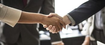 Handeschütteln nach Bewerbung