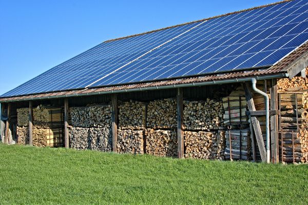 Hier geht die Sonne auf: Solarstrom gilt als Investition in die Zukunft. © Antranias / pixabay.com / TRD Bauen und Wohnen