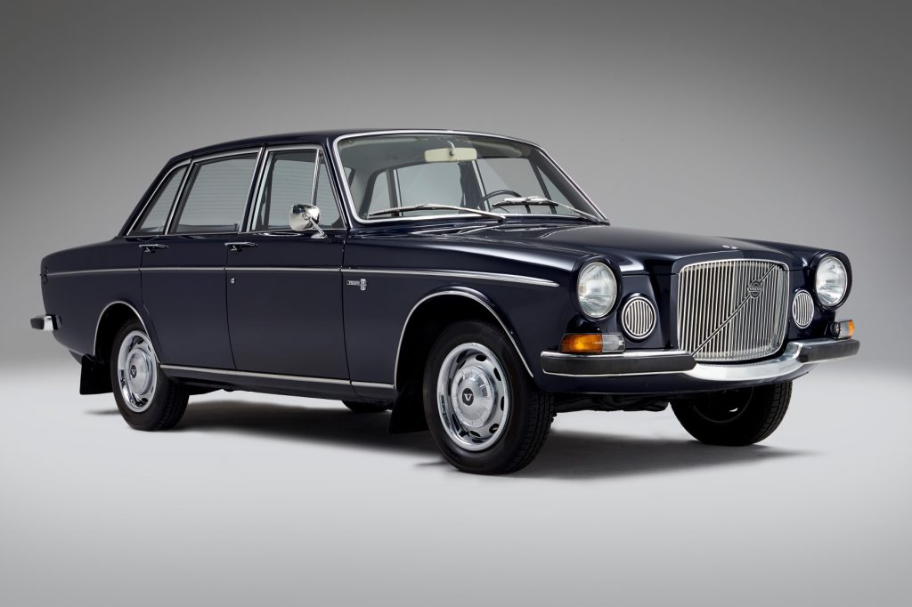 Der Volvo 164 galt seinerzeit als durchaus luxuriöses Gefährt. Europäer mussten noch kurbeln, elektrische Fensterheber gab es nur für Amerikaner.