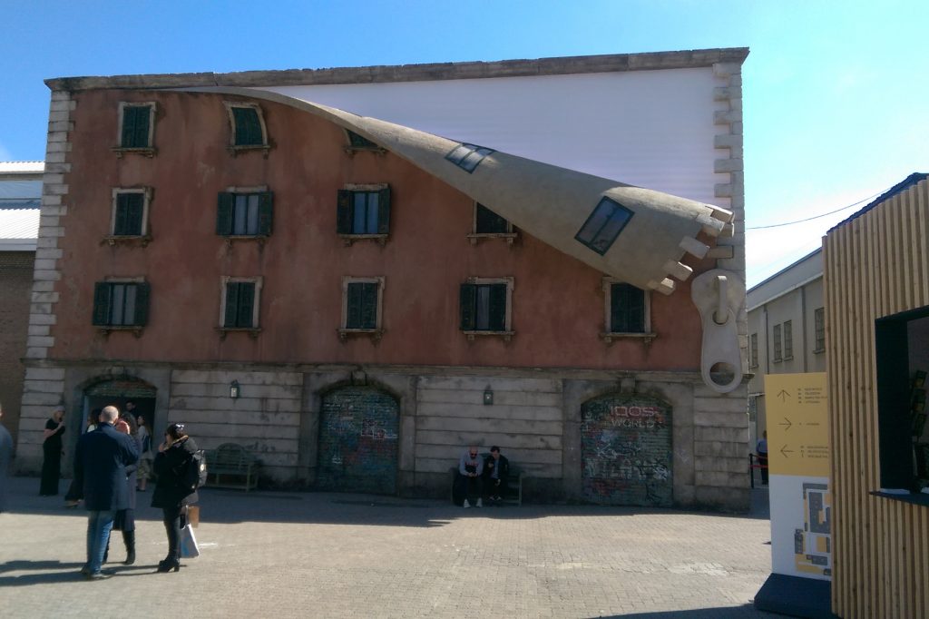 In dem illustren Mailänder Rahmen zeigte Lexus jetzt die neue Licht-Ästhetik der Marke.© Lexus/ TRD mobil