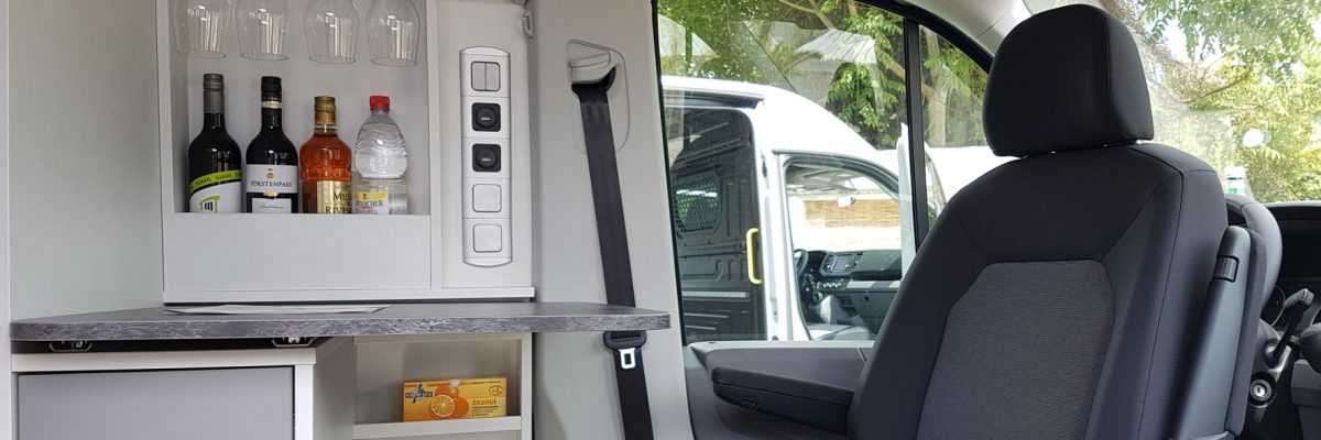 - Die Minibar im Schwabenmobil von HRZ-Reisemobile. © Jutta Bernhard / mid / TRD mobil