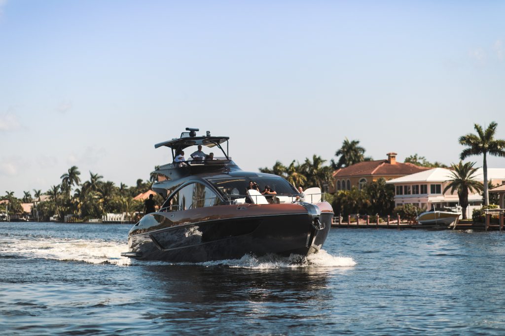 Der jüngste Luxus zu Wasser kommt von Lexus: