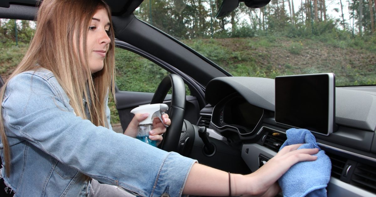 Hygiene am Steuer: Mit ein paar Tipps kann das Infektionsrisiko bei Autofahrten effektiv gesenkt werden kann. © A.T.U. / TRD mobil 