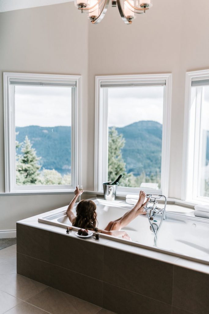 Frau in der Badewanne