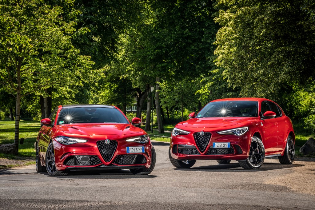 Ungleiches Paar mit vielen Gemeinsamkeiten: Alfa Romeo Giulia (links) und Stelvio Quadrifoglio greifen auf die gleichen sportiven Gene zurück. © Alfa Romeo /TRD mobil