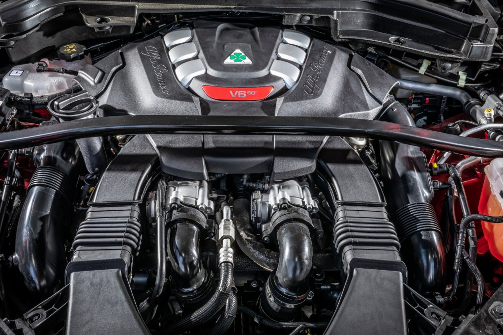 In beiden Quadrifoglio-Versionen kommt die Kraft aus einem 2,6-Liter-V6-Motor mit 510 PS. © Alfa Romeo /trd mobil