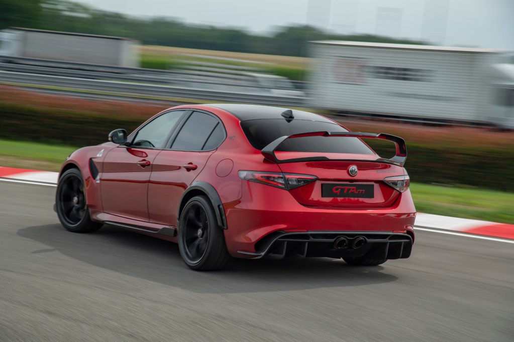 Dieses Heck mit imposantem Spoiler wird nur bei 500 Exemplaren sichtbar werden. © Alfa Romeo/TRD mobil