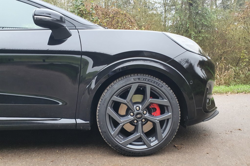 Der Testwagen kommt in Obsidian-Schwarz Metallic daher. Foto Jutta Bernhard mid/trd mobil