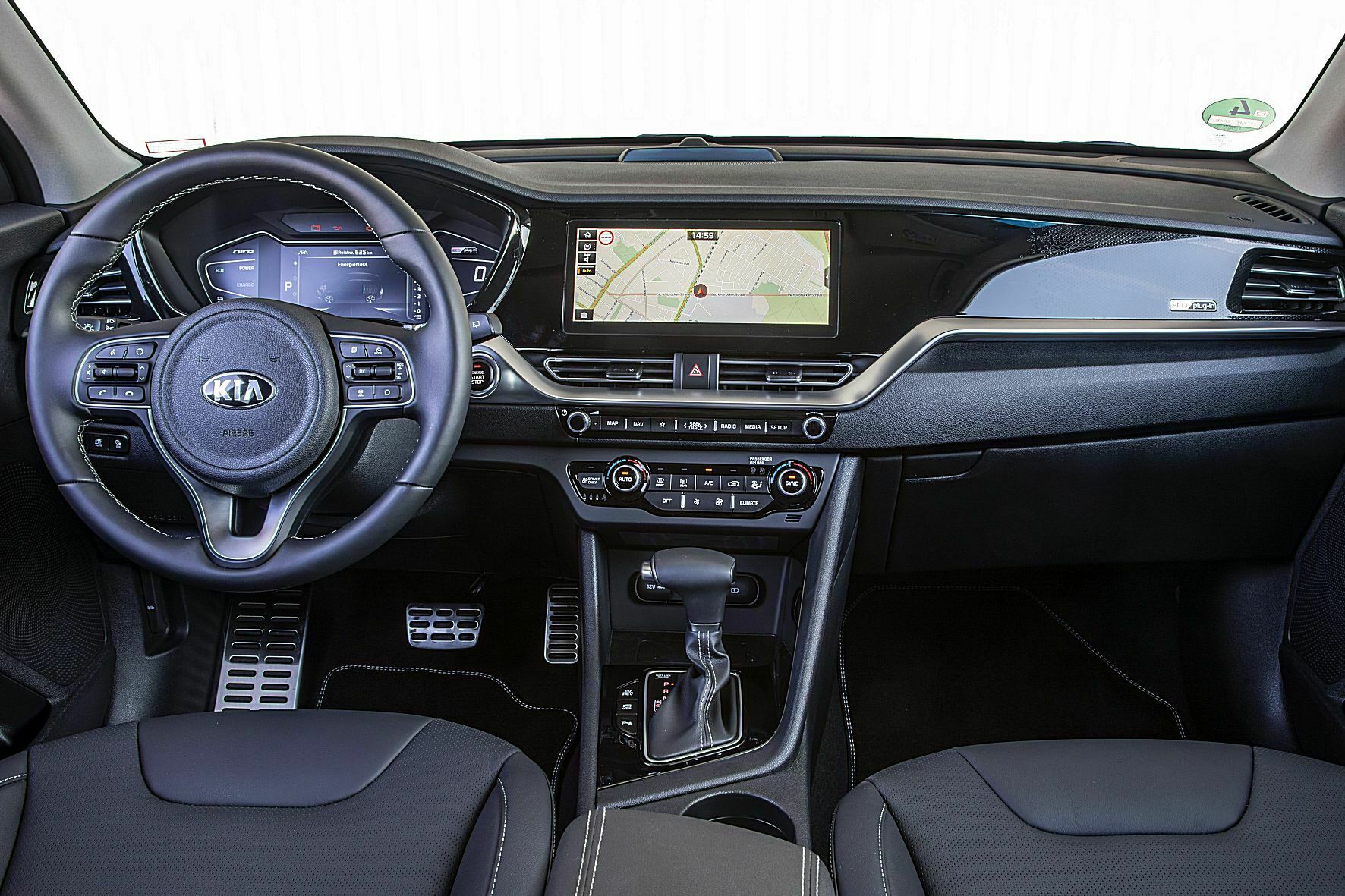 Der 20,2-Zentimeter-Touchscreen und eine Smartphone-Schnittstelle sind im Plug-in-Kia Standard. © Kia TRD mobil