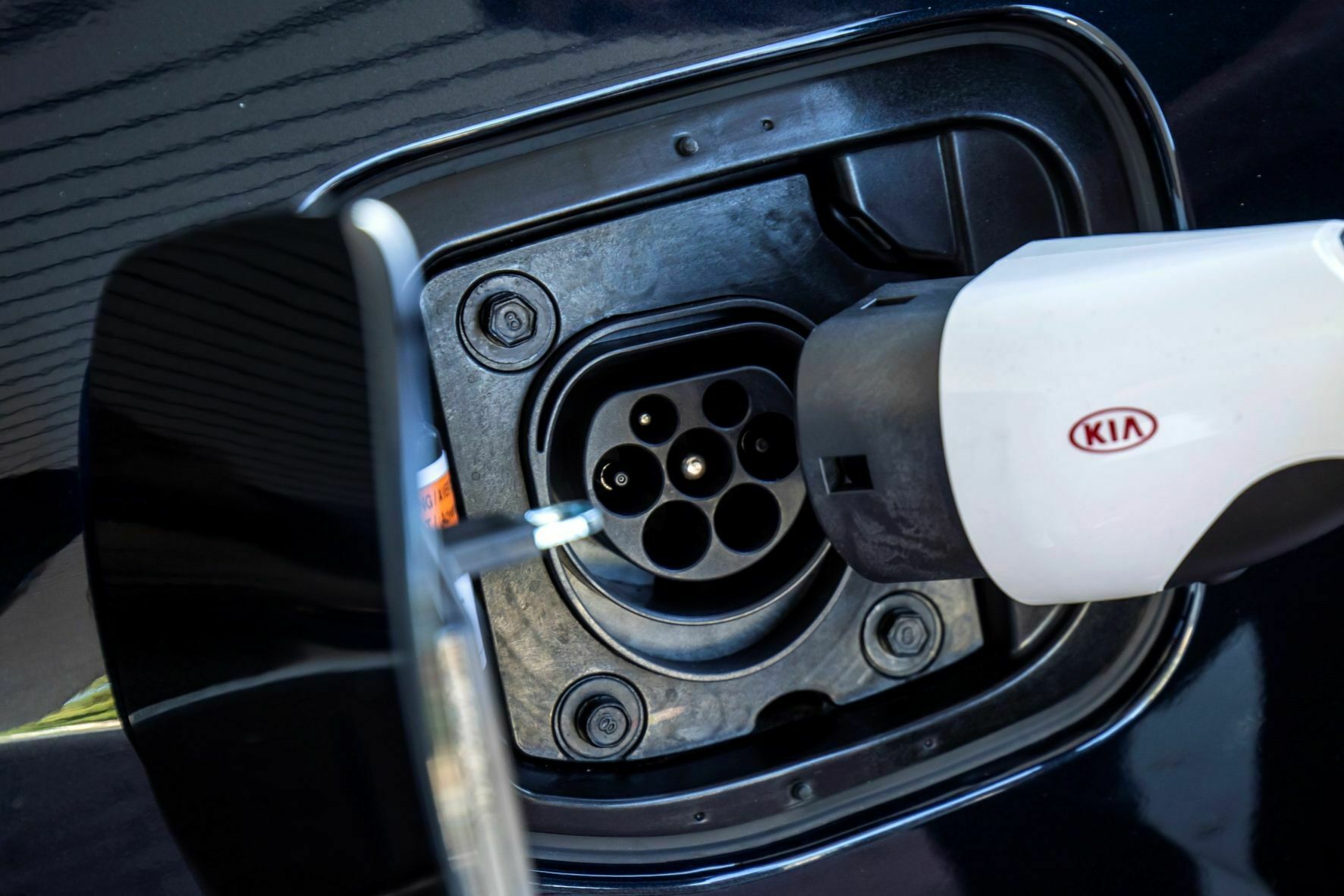 Zum Stromzapfen ist ein Typ 2-Ladeanschluss Serie. © Kia / TRD mobil