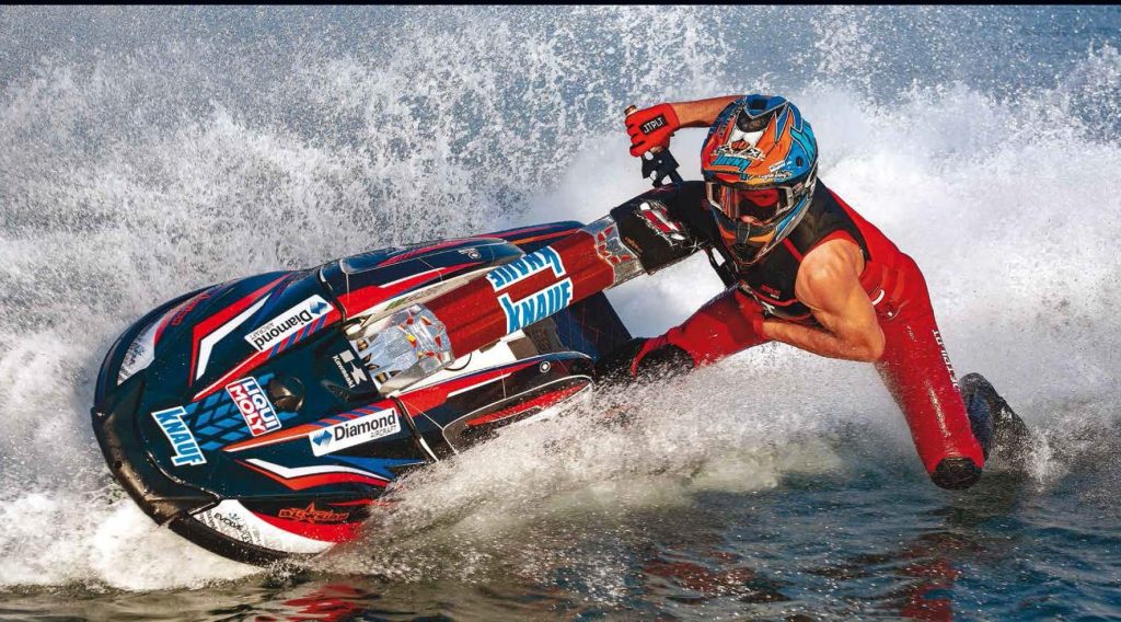 Ein ganz besonderer Augenschmaus ist da sicher der Pirelli-Kalender, der bei Sammlern fast schon Kult-Status genießt.