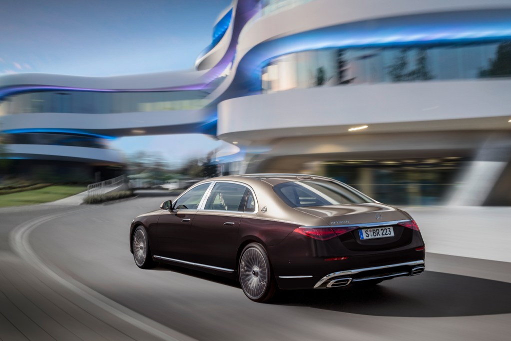 Länge läuft: der neue Maybach hat gegenüber der langen S-Klasse nochmal um 18 Zentimeter zugelegt. © Daimler / trd mobil
