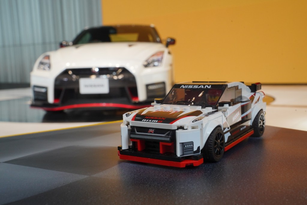 In Abhängigkeit von Geburtsjahr, Körpergröße und Gelenkigkeit gestaltet sich der Zugang zu den engen Sportsitzen leicht.