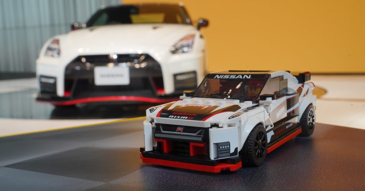 In Abhängigkeit von Geburtsjahr, Körpergröße und Gelenkigkeit gestaltet sich der Zugang zu den engen Sportsitzen leicht.