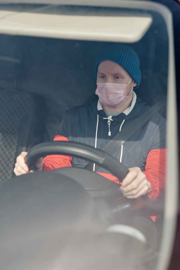 Die deutlichsten Auswirkungen hat die Coronakrise demnach auf die Autovermieter, deren Zulassungen um 57,4 Prozent zurückgingen.