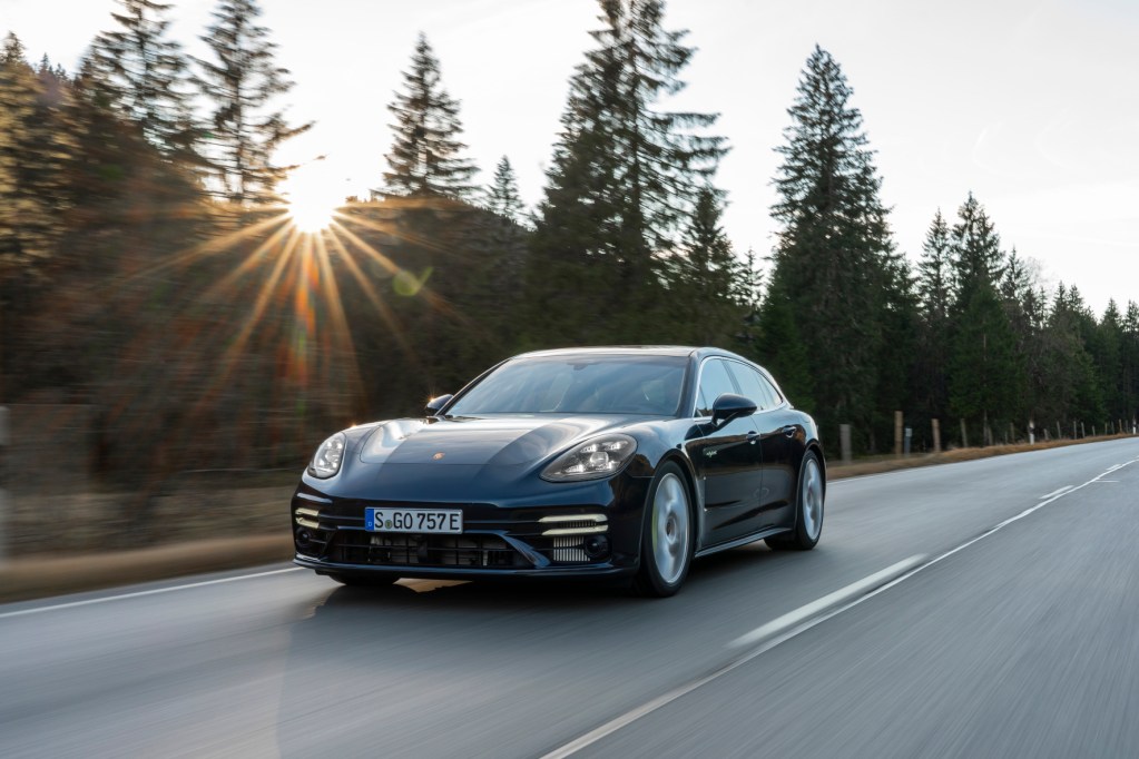  Mit der E-Maschine gleitet der Panamera lautlos dahin. Die 136 Elektro-PS fungieren bei Bedarf aber wie ein zusätzlicher Booster.© Porsche / TRD mobil