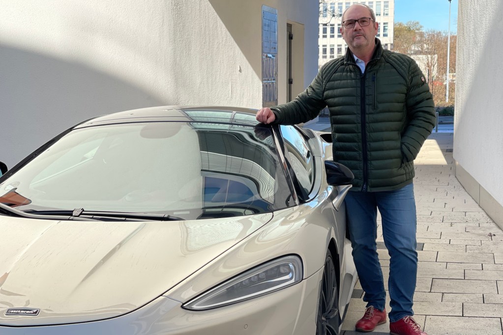 Alltagstauglicher als ein normaler Supersportwagen – so lautet das Urteil des mid-Testfahrers Rudolf Bögel zum McLaren GT. © Motor-Informations-Dienst / mid