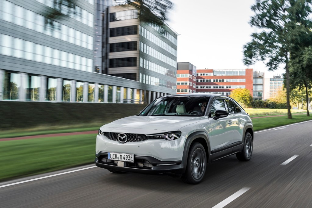  Den Mazda MX-30 gibt es jetzt ab 34.990 Euro mit dem Ad'Vantage-Ausstattungspaket. © Mazda