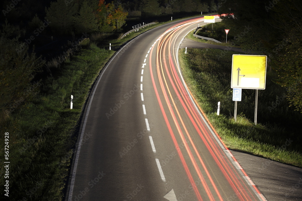 nächtliche Fahrbahn im TRD Pressedienst