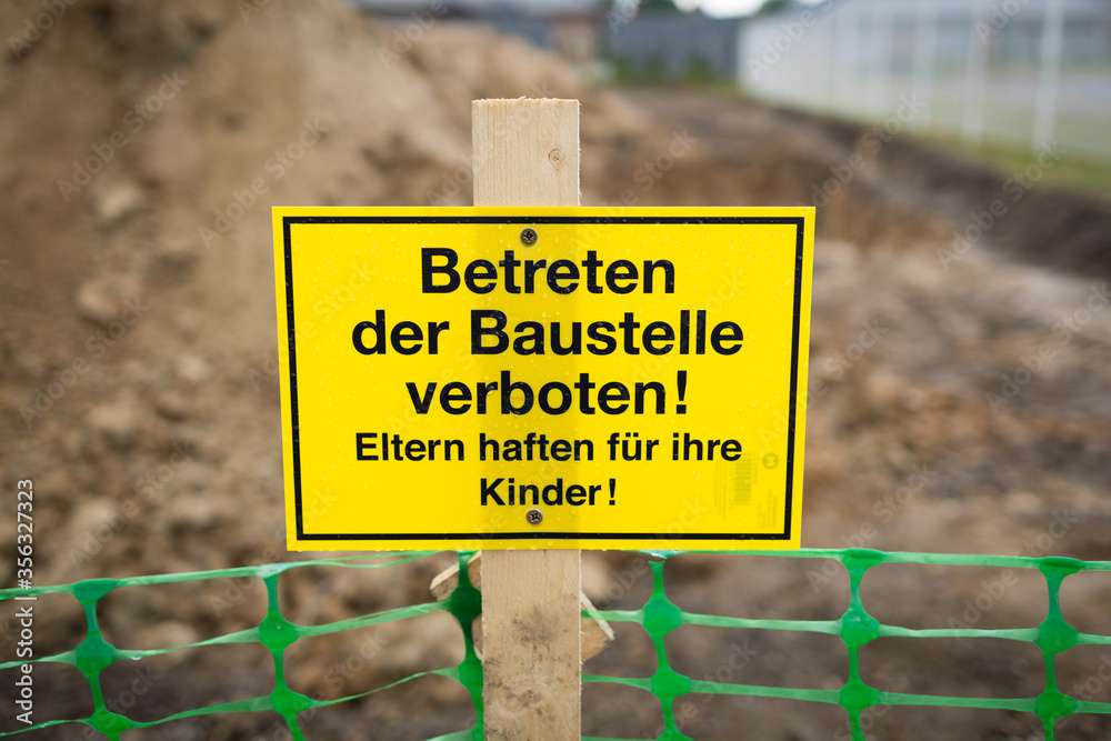 Schild "Betreten der Baustelle verboten!"