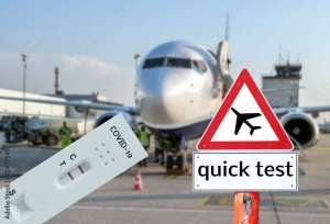 Warnschild quick test Corona auf dem Flughafen