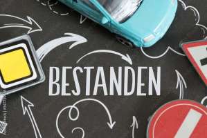 Auto, Fahrschule und Führerscheinprüfung Bestanden